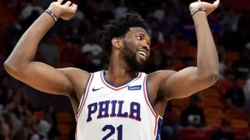 Joel Embiid troleó a toda la afición de Philadelphia y le dijeron de todo en las redes