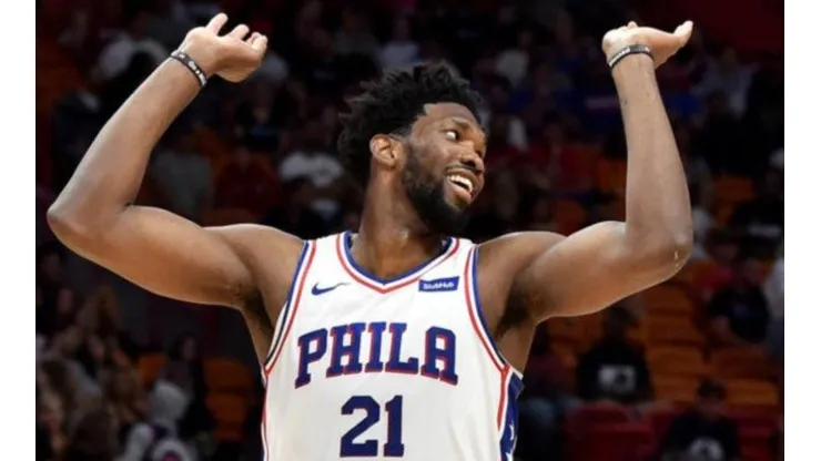 Joel Embiid troleó a toda la afición de Philadelphia y le dijeron de todo en las redes