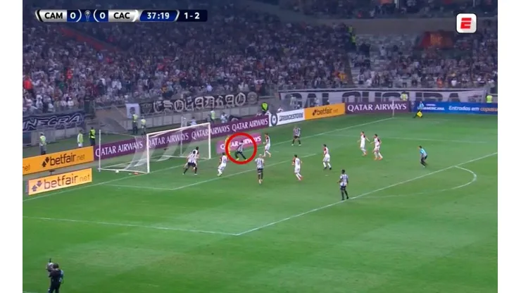 Antes del primero de Mineiro, Chará erró el gol más fácil de la Sudamericana