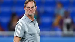 Por las críticas a Edson, De Boer sufrió un duro cambio en Wikipedia