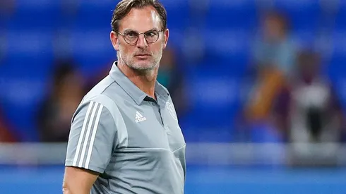 Por las críticas a Edson, De Boer sufrió un duro cambio en Wikipedia