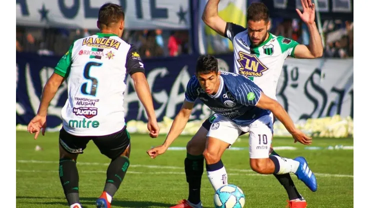 Foto del partido entre Nueva Chicago e Independiente Rivadavia
