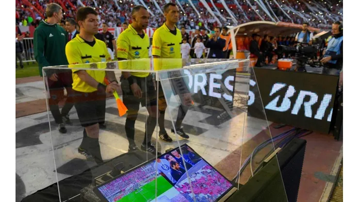 En la previa del River-Boca, desde Conmebol señalan que "nadie debe esperar error cero con el VAR"