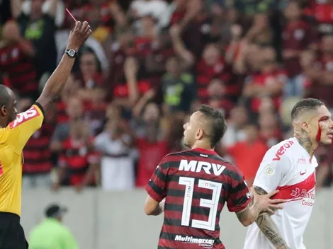 ¡Le sacó el dedo medio! Paolo Guerrero se volvió loco y, sangrando, insultó al árbitro