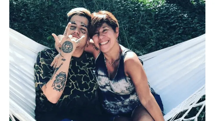Duki sacó captura de pantalla y etiquetó a su mamá en Instagram: "Ahora sueno en la radio"