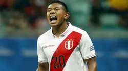 Flores jugó contra Brasil en el último encuentro de Perú.