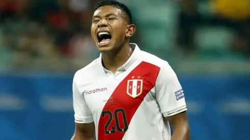 Flores jugó contra Brasil en el último encuentro de Perú.