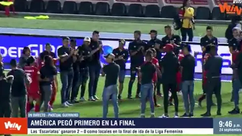 Con calle de honor despidieron los hombres a las mujeres del América de Cali tras la victoria