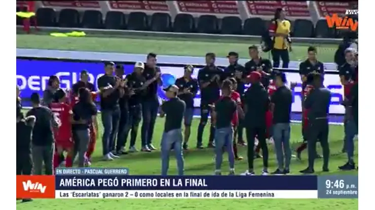 Con calle de honor despidieron los hombres a las mujeres del América de Cali tras la victoria