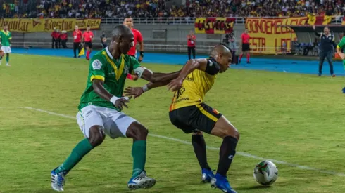 Escándalo en el FPC: Técnico argentino tilda de "cocalero" a su colega colombiano