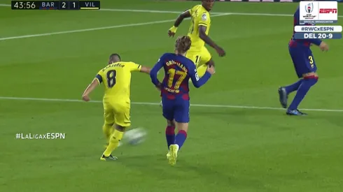 ¡Se pasó! Santi Cazorla sacó un zurdazo desde afuera del área y ter Stegen hizo el resto