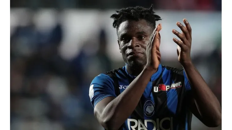 Duván Zapata encabeza la lista de figuras que piden apoyo al América de Cali femenino