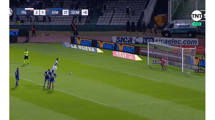 Uno sí, otro no: Dayro Moreno marcó el primer penal pero falló el segundo