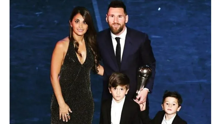 La feliz familia en la gala de premiación.