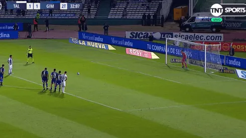 A Talleres le regalaron un penal y Dayro Moreno lo cambió por gol