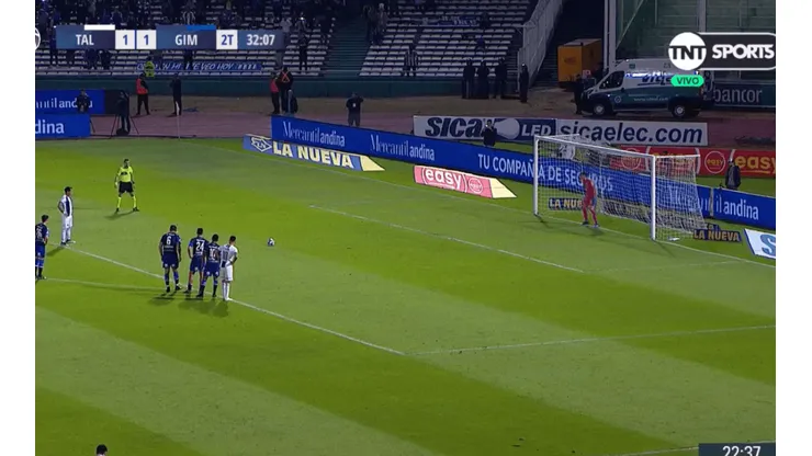 A Talleres le regalaron un penal y Dayro Moreno lo cambió por gol