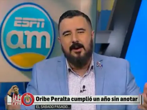 Álvaro Morales trolleó a Oribe Peralta por cumplir un año sin convertir