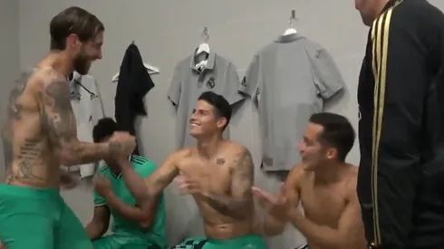 El saludo de James Rodríguez con Sergio Ramos por las 400 victorias del español con el Real Madrid