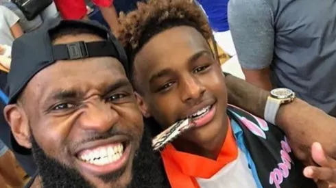 De tal palo, tal astilla: el consejo de LeBron James a su hijo Bronny en pleno partido