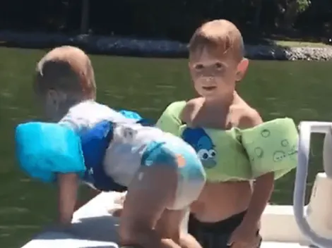 Video viral: la madre le pidió que cuide a su hermano, pero este niño se volvió diabólico