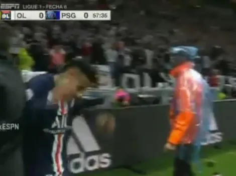 Video: Neymar fue a patear un tiro de esquina y le lanzaron absolutamente de todo