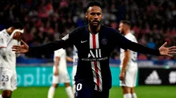 Neymar se burló de la defensa del Lyon y ganó el clásico para el PSG en el 86'