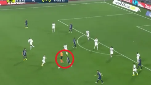 Correte que están jugando: Di María quería controlar la pelota pero en el medio se metió el arbitro