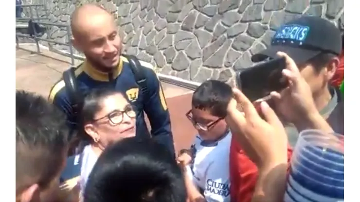El divertido pedido de un fan para Charly González