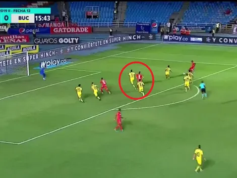 Le metieron un codazo a Michael Rangel en el área y el árbitro ni por enterado