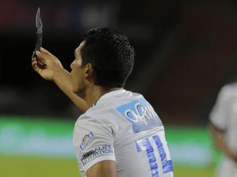 ¡Qué les pasa! Hinchas de Medellín le lanzaron un cuchillo a jugadores de Millonarios