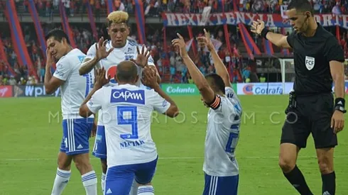 Millonarios celebra su victoria en Medellín contra el equipo Poderoso.