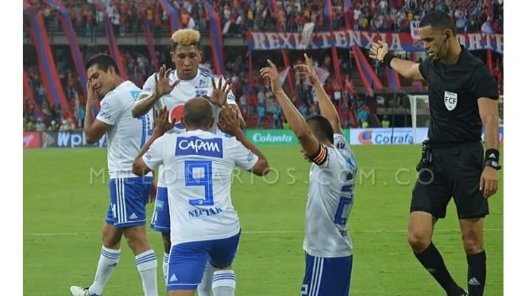 Millonarios celebra su victoria en Medellín contra el equipo Poderoso.