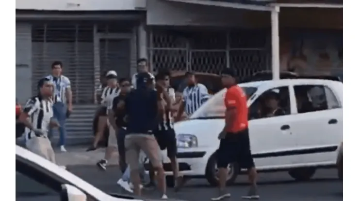 Siempre lo mismo: fans de Monterrey a las trompadas limpias