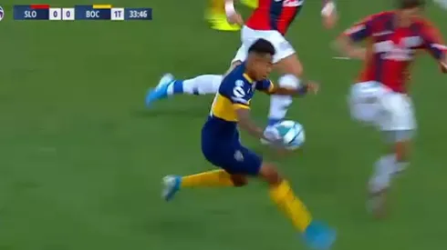 La dura entada de Pittón a Villa.