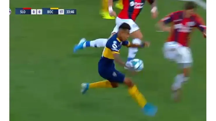 La dura entada de Pittón a Villa.