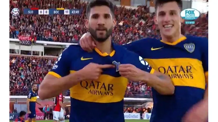 Lisandro López ganó de cabeza, le marcó a San Lorenzo y mostró el escudo de Boca
