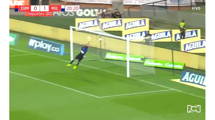 Así colgó Juan David Pérez a David González para el primer gol de Millonarios.