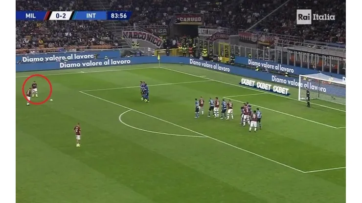 El tiro libre de Lucas Biglia.