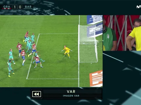 Arturo Vidal metió la mano como si no hubiese VAR y Granada marcó de penal el 2-0