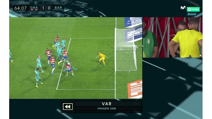 Arturo Vidal metió la mano como si no hubiese VAR y Granada marcó de penal el 2-0
