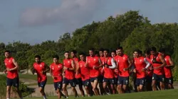 El plantel, durante la pretemporada en Cancún. (Foto: sitio oficial Chivas)