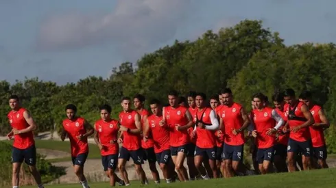 El plantel, durante la pretemporada en Cancún. (Foto: sitio oficial Chivas)