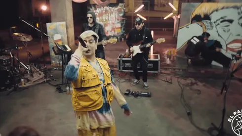 La explota: Duki reestrenó 'Goteo' con banda en vivo