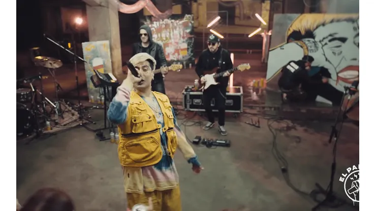 La explota: Duki reestrenó 'Goteo' con banda en vivo