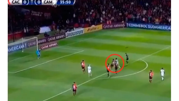 Video: Chará hizo el gol más insólito de la Copa Sudamericana