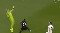 Karius lo hizo otra vez: salió pésimo, golpeó a un compañero y le anotaron un gol insólito