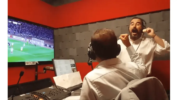 Álvaro Morales enloqueció con el gol de Chicharito Hernández