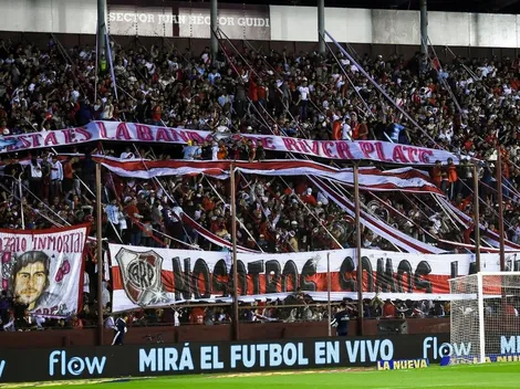 Así llegaba la barra disidente de River caminando a la cancha de Lanús
