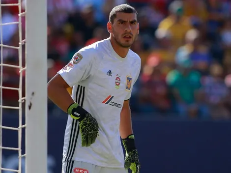 Video: el terrible codazo de Nahuel Guzmán a Édgar Méndez que le provocó la expulsión