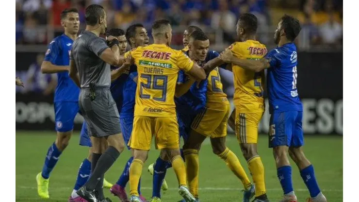 Conato de bronca y tres amarillas en el inicio de la Final